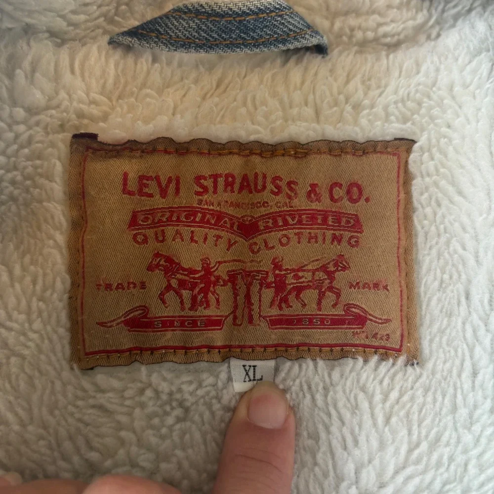 Vintage 90's Levis Sherpa Lined Trucker Jacket Blue Denim Made in USA XL